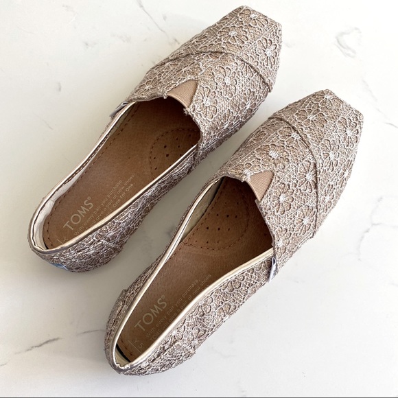 toms lace slip ons